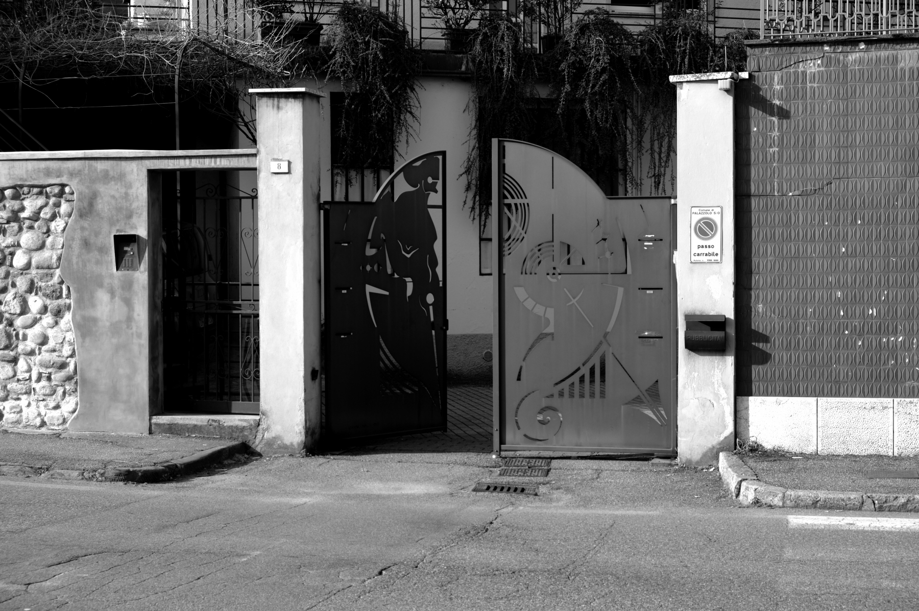 Cancello Palazzolo S:O- anta aperta-2010