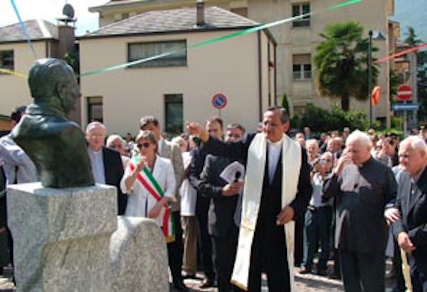 busto Viganò inaugurazione-piazza Don Egidio Viganò- Sondrio 2005